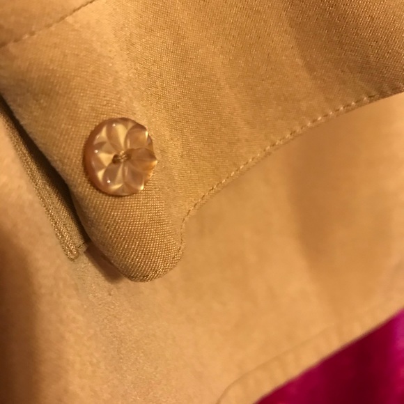 Beautiful bird embroidery on tan buttondown tanjay - Picture 5 of 8